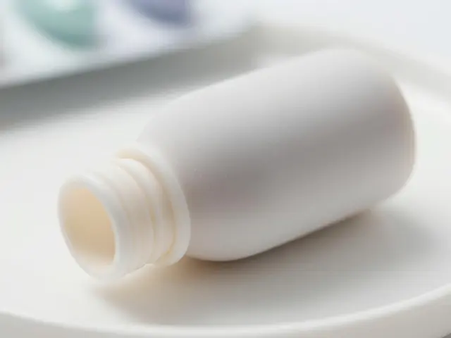 Bezpečnost pomůcek v intimní masáži: Certifikace, normy a materiály